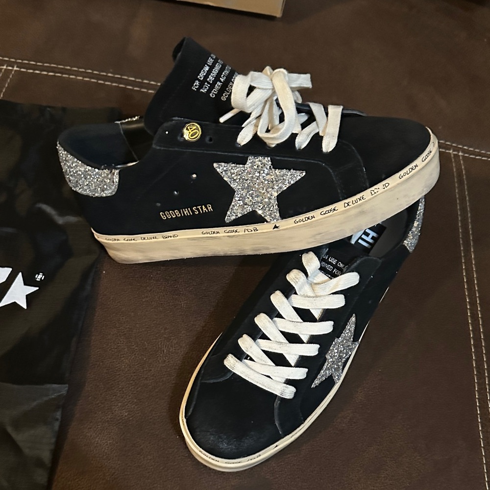 Golden Goose Black Low-Top Sneakers with White Laces - Picture 2 of 4